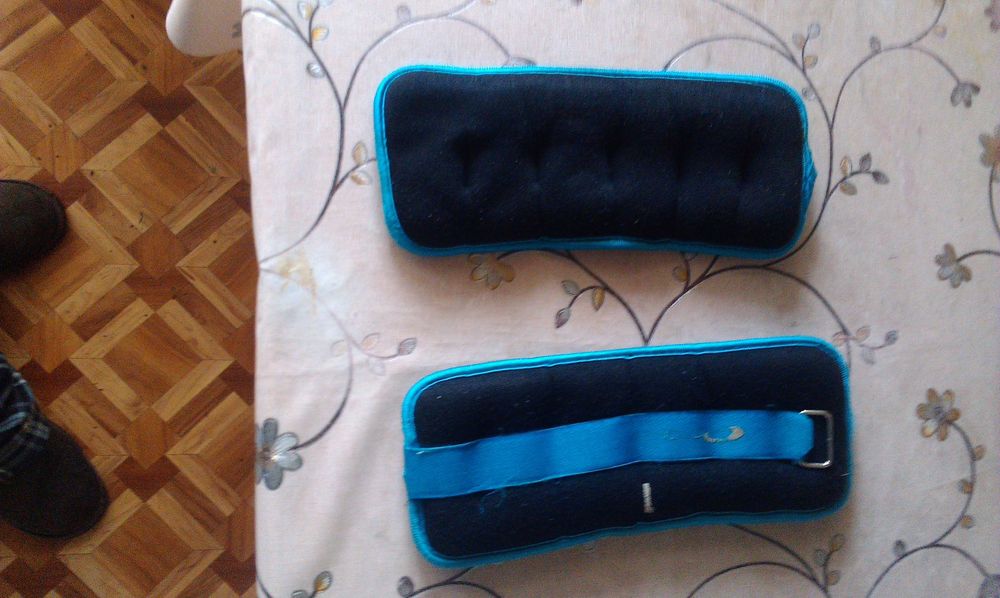 Утяжелитель для рук 1кг. Omron