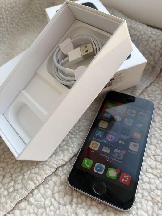 iPhone se 2016 32 гб нова батарея