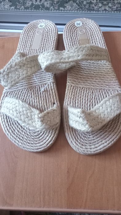 Легкі  жіночий шльопанці, р37,5