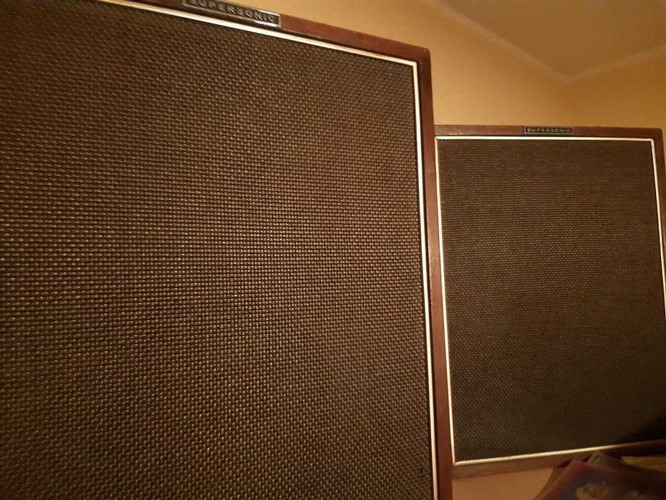 Radio e Colunas Supersonic