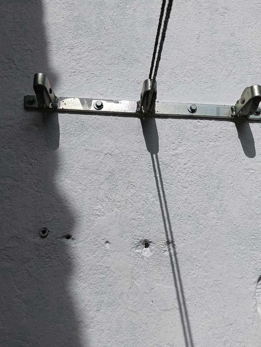Estendal em inox com três roldanas .