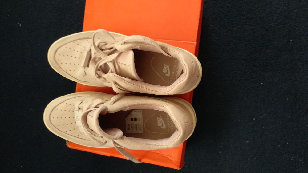 Продам кроссовки Nike