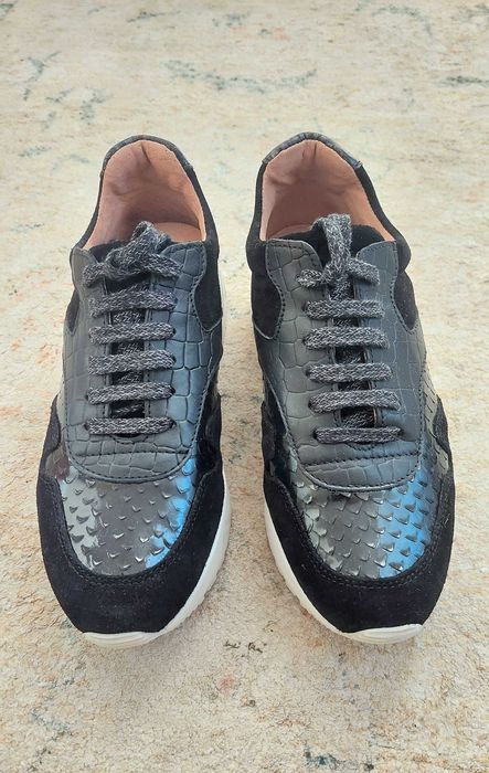 Calçado . Ténis . Sapatilhas . Pele . N°37