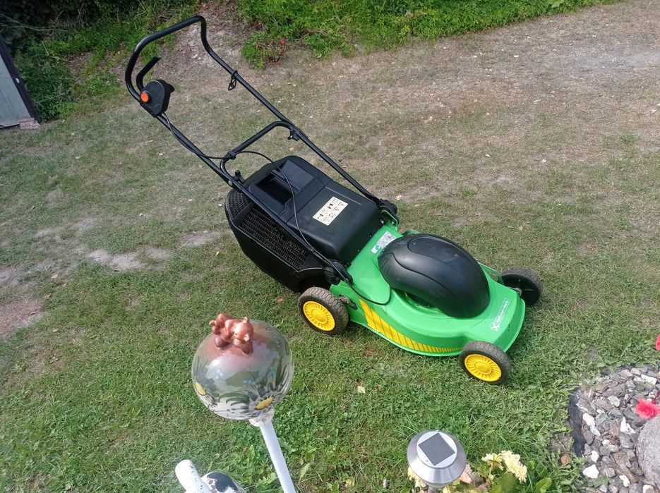 Silnik do kosiarki elektrycznej 1600W wraz z włącznikiem i ABS .