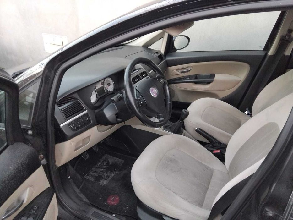Fiat Línea 2008 com 230.000 km