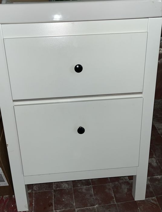 Szafka łazienkowa z umywalka