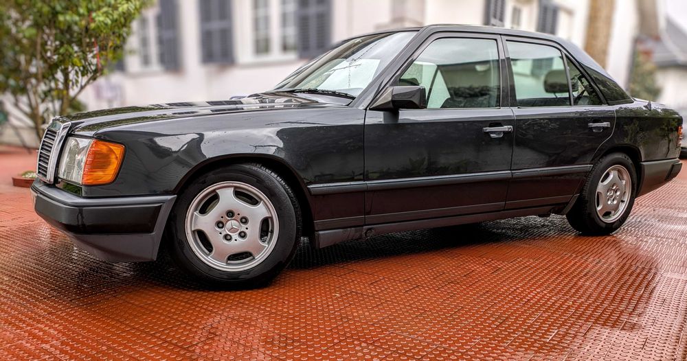 Mercedes Benz Classe E 250d 1989 cinzento (RESERVADO)