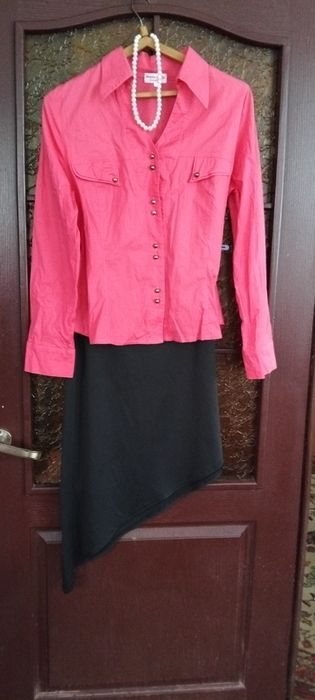 Блузка жіноча кольору корал, дві спідниці чорні жіночі дівчачі