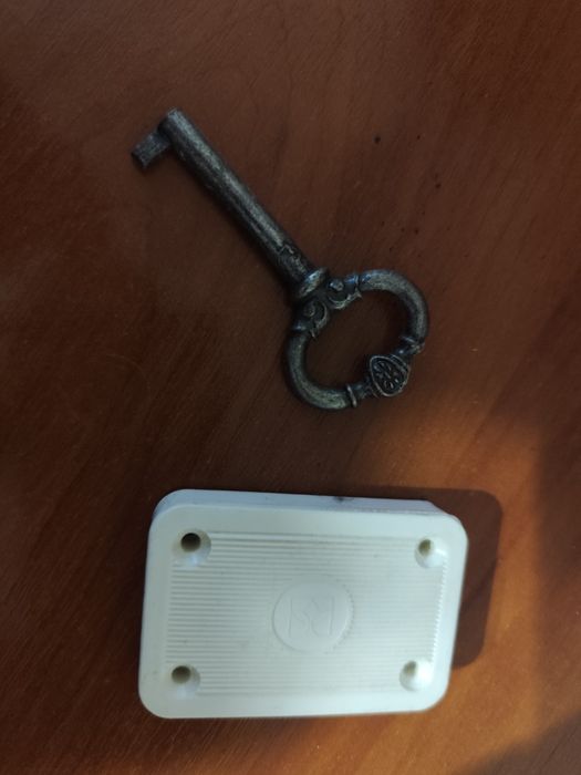 Замок меблевий (комплект)