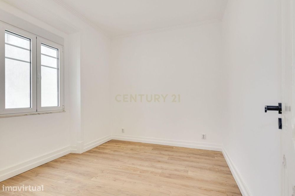 Apartamento T2, totalmente renovado.