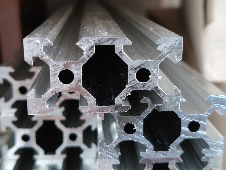 Радіатоний і верстатний алюмінієвий профіль, великий асортимент