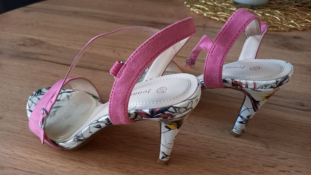 Sandałki na szpilce