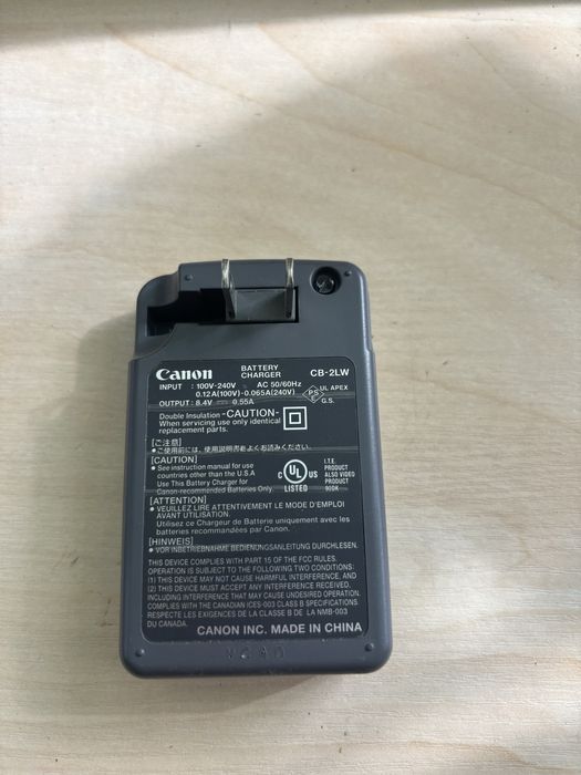 Зарядний пристрій  Canon