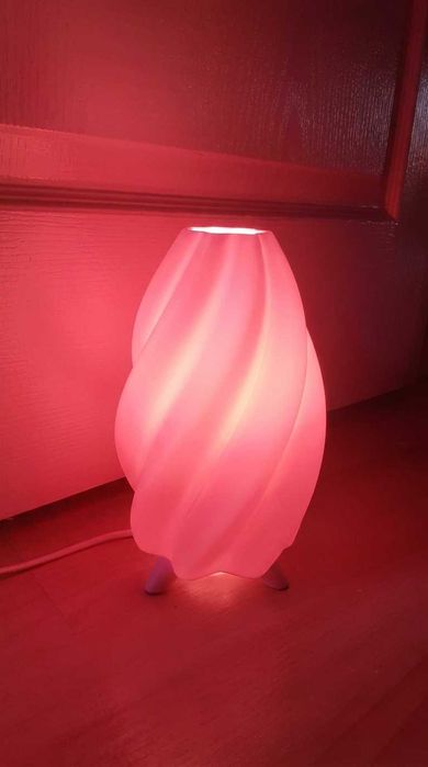 Настільний світильник-нічник для спальні та робочого столу