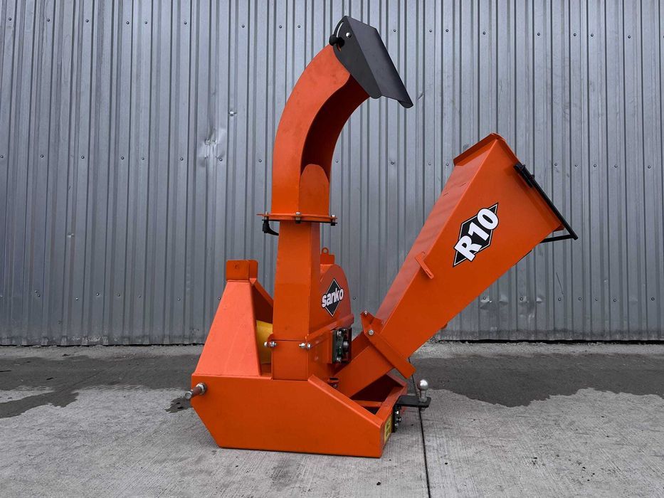 Rozdrabniacz gałęzi ogrodowy  WOM wyrzut górny rębak