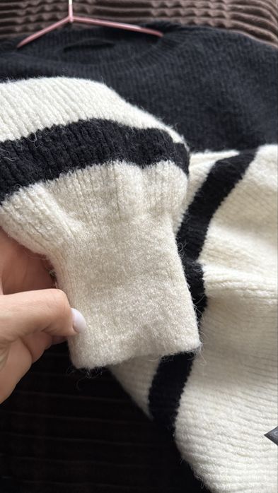 Свитер в полоску