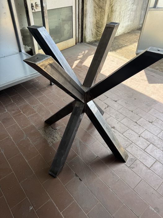 Estrutura a medida para mesas