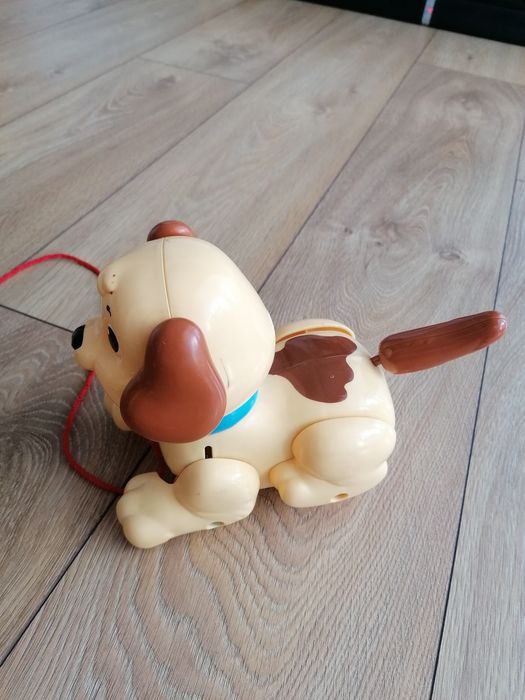 Piesek Fisher price do ciągania