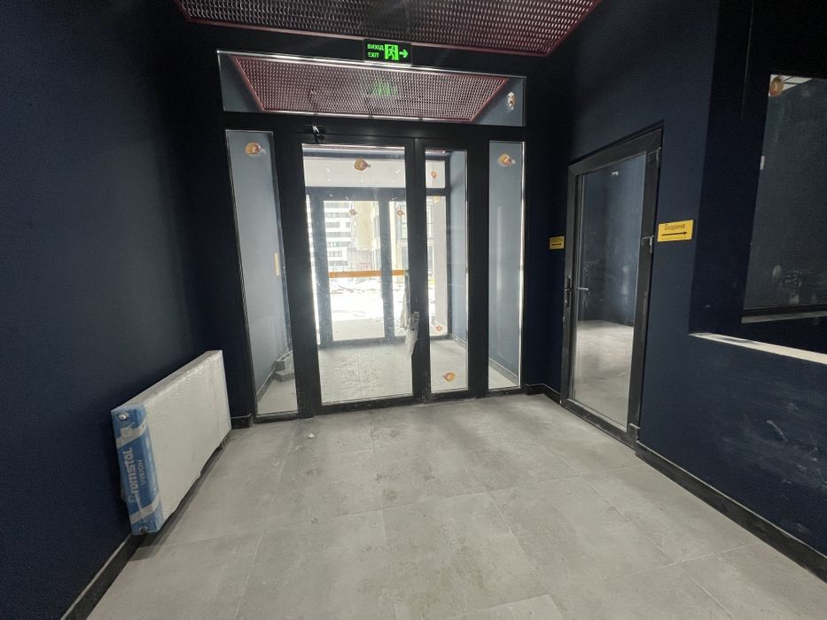 Продам 3к квартиру в Києві біля ТРЦ Ретровіль!