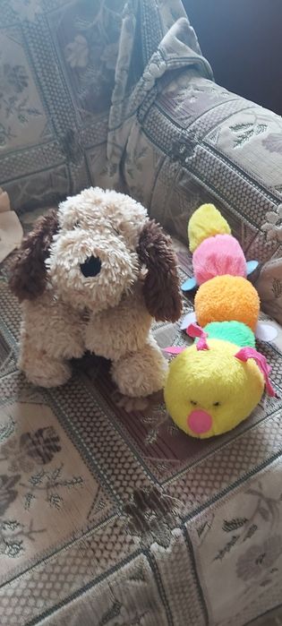 Продам мягкие игрушки собачка и гусеница.