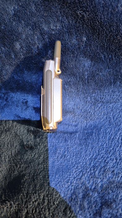 мобільний телефон Sony CMD-Z5