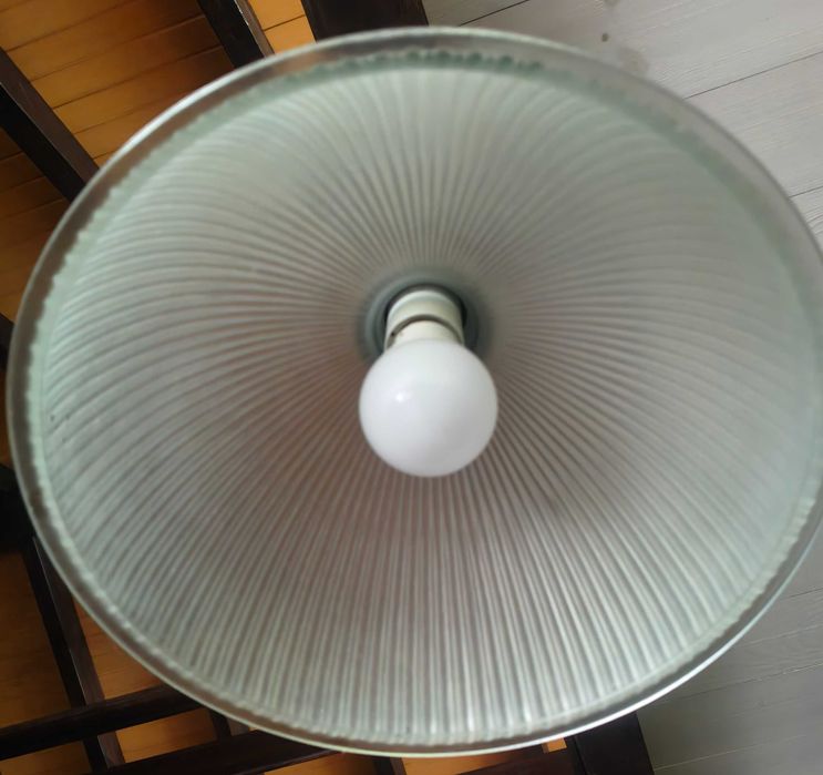 Candeeiros dois de teto e um de fixar na parede