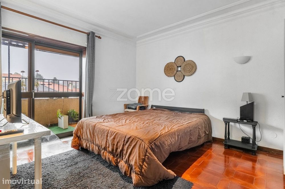 Apartamento T3 de cobertura, com terraço e garagem
