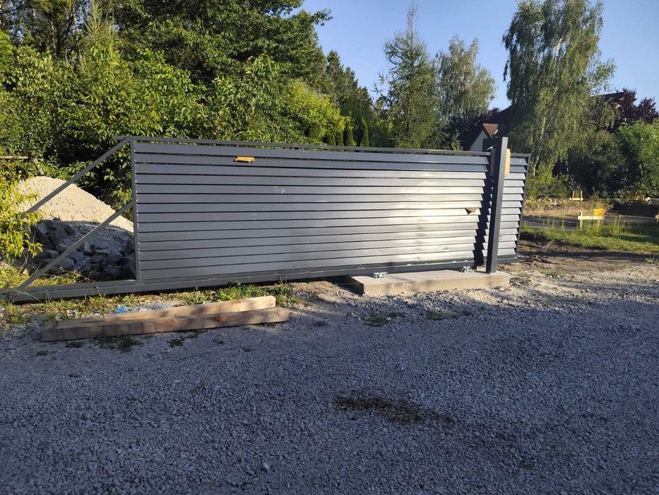 Bramy, ogrodzenia, furtki — projekt, spawanie, montaż