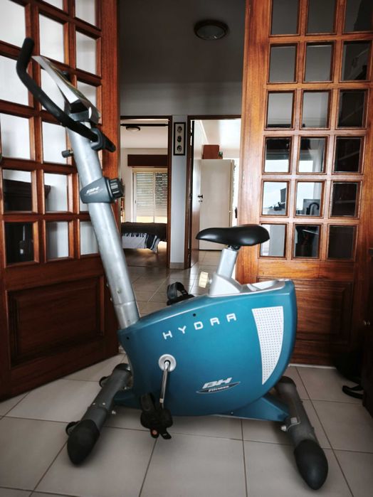 Bicicleta estática BH Fitness