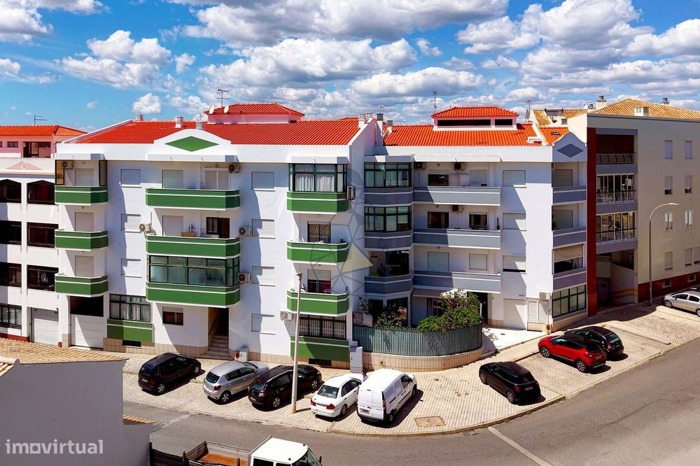 Apartamento T2 localizado a cerca de 600 metros da Praia em Quarteira