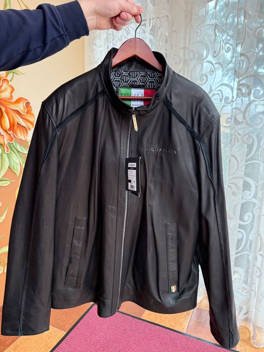 Чоловіча шкіряна куртка бренду Philipp Plein.