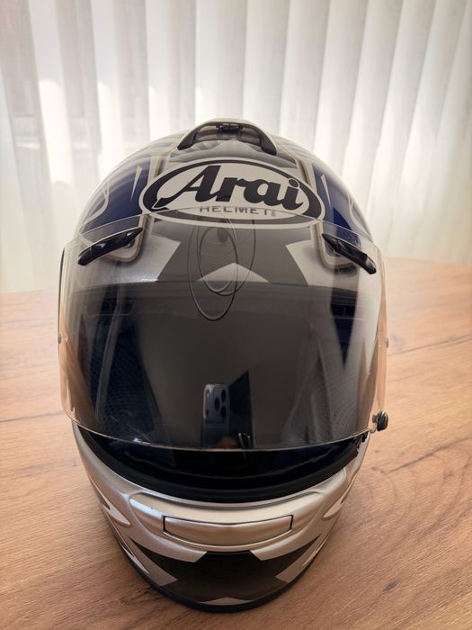 Capacetes Arai e Shoei