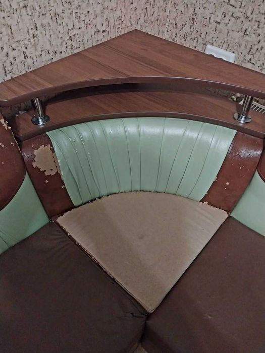 Большой кухонный уголок с полкой раскладной 130х200