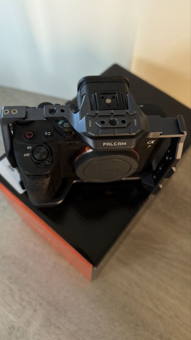Sony A7IV e lentes Sony FE 24 F1.4GM + lente Tamron 17-28mm F2.8 + falcon cage