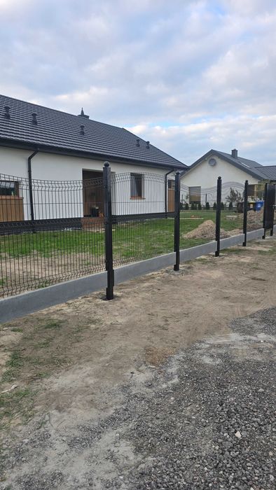 Montaż ogrodzeń panelowych - klasyczne 3D, proste 2D, typu Fala