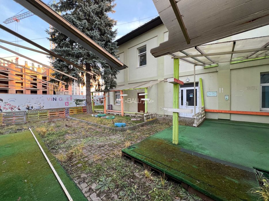 ОРЕНДА приміщення ПОРУЧ із ЖК "ЛИПКИ", закритий двір, власна ПАРКОВКА