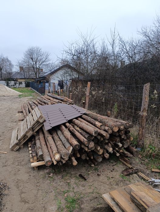Stemple budowlane oraz deski szalunkowe