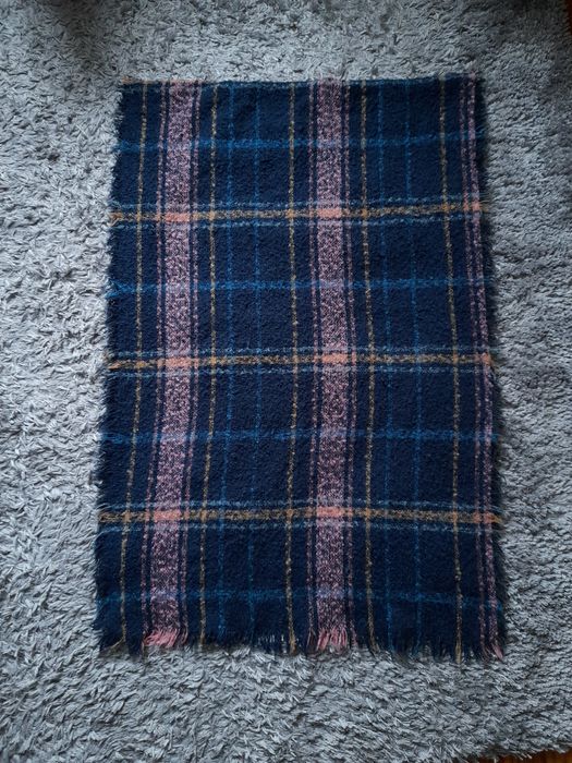 Granatowa chusta szalik na jesień zimę