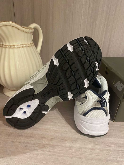 Białe tenisówki New Balance 530 w rozmiarze 39