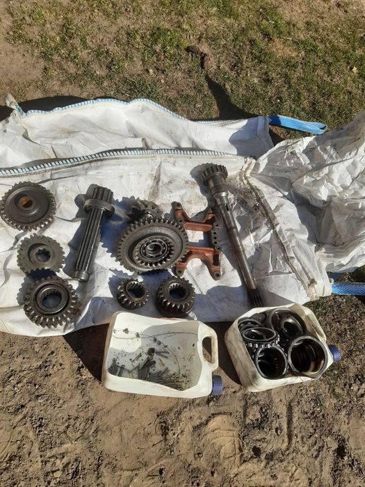 wspornik was pompa  skrzynia MTZ 82 tryb łożysko oś wałek części