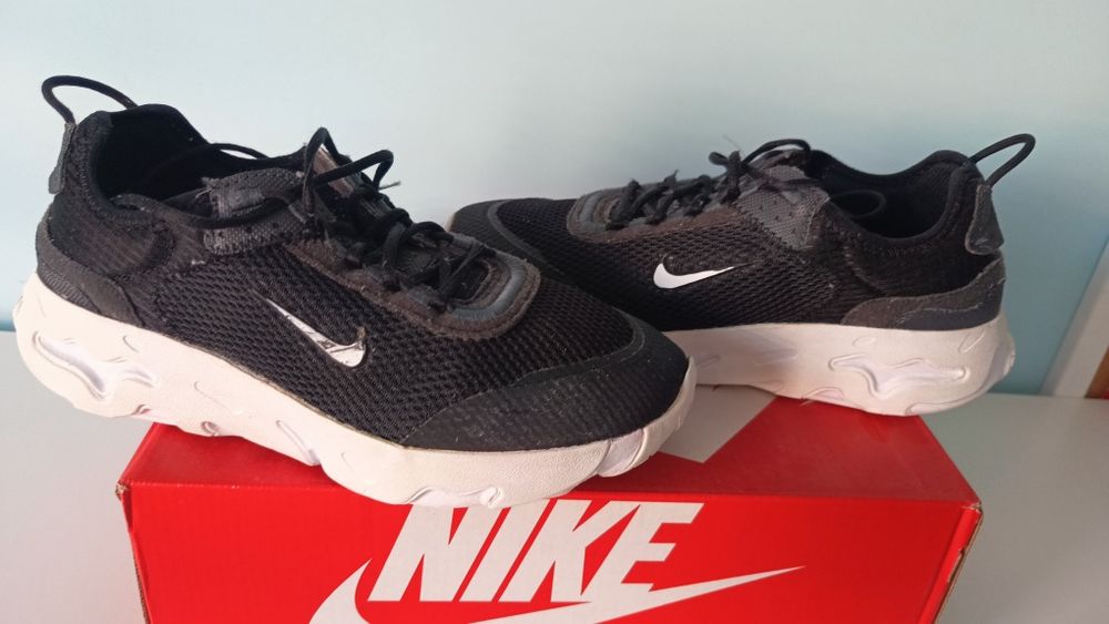 Sneakersy Nike React Live roz.40( zaniżona rozmiar)