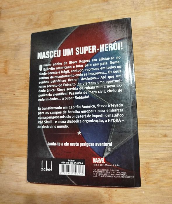 Livro do Capitão América- Nasceu um Super-herói (2011)