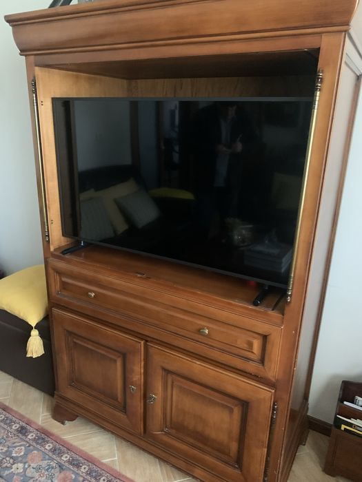 Movel de TV de Madeira Maciça.