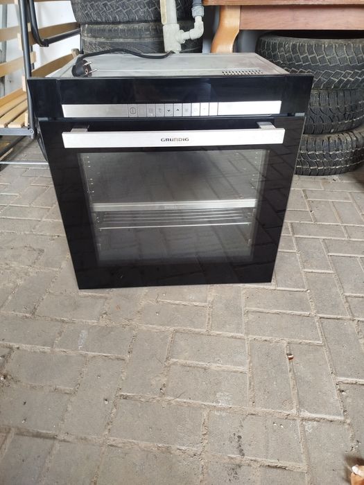Piekarnik Grundig do zabudowy uszkodzony