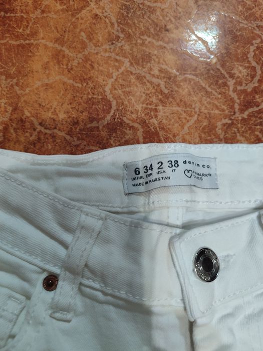 Spodnie rurki z przetarciami