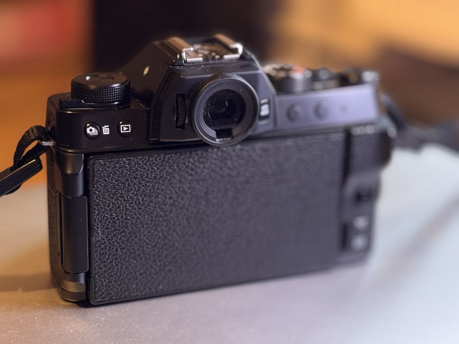 Fujifilm x-t200 + fujinon 15-45 + gratisy