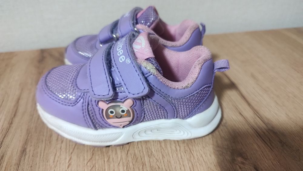 Кросівки   дитячі .