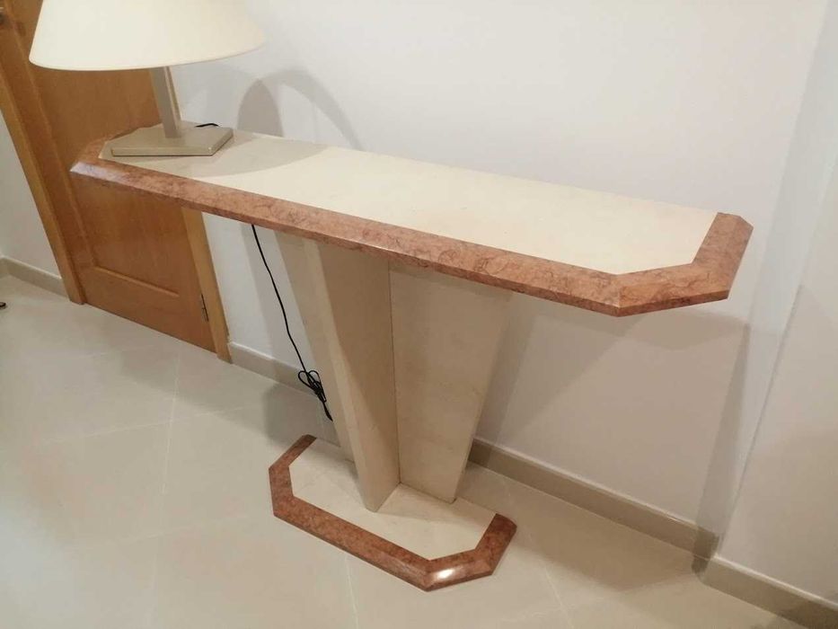 Consola em mármore