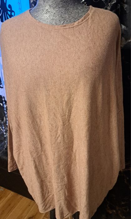 Bezowy sweterek oversize