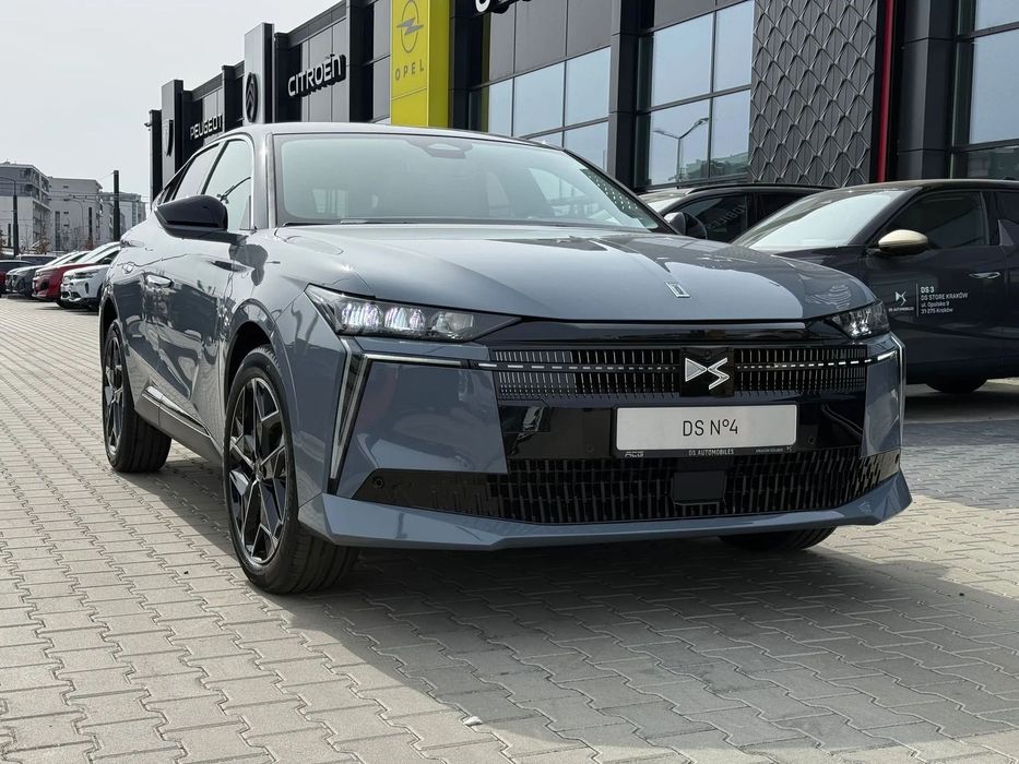 DS Automobiles N°4 DS Automobiles DS N°4 Pallas  HYBRID 145